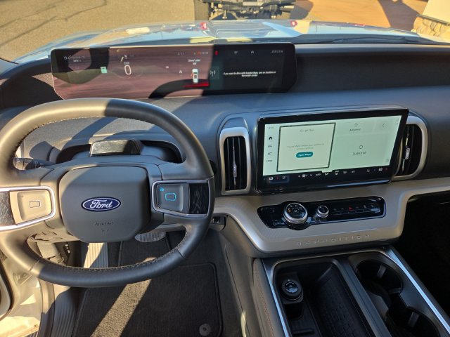 Certified 2025 Ford Expedition Active AWD/4WD image 19