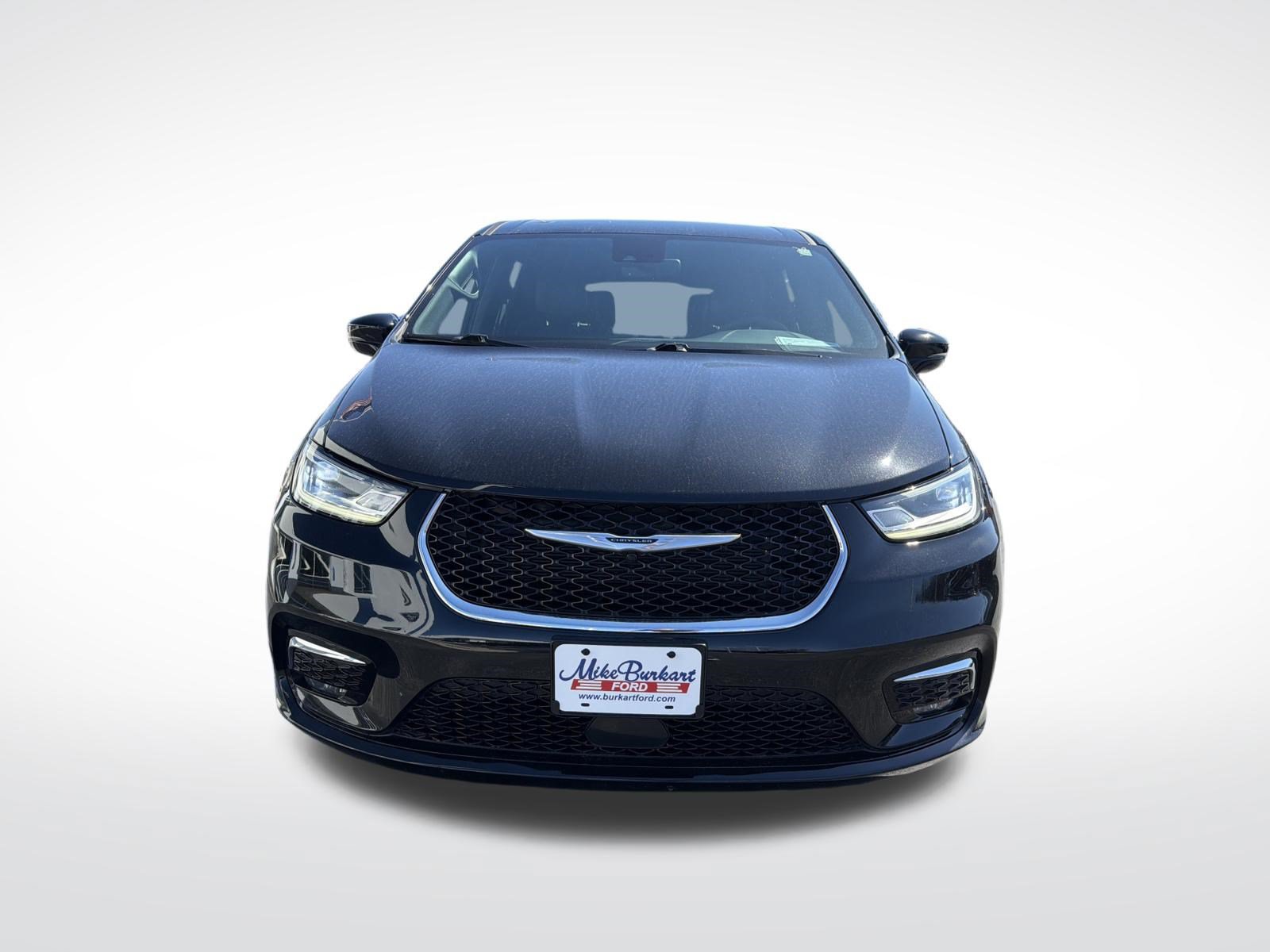 Used 2025 Chrysler Pacifica Select FWD image 3