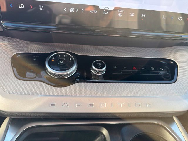 Certified 2025 Ford Expedition Active AWD/4WD image 28