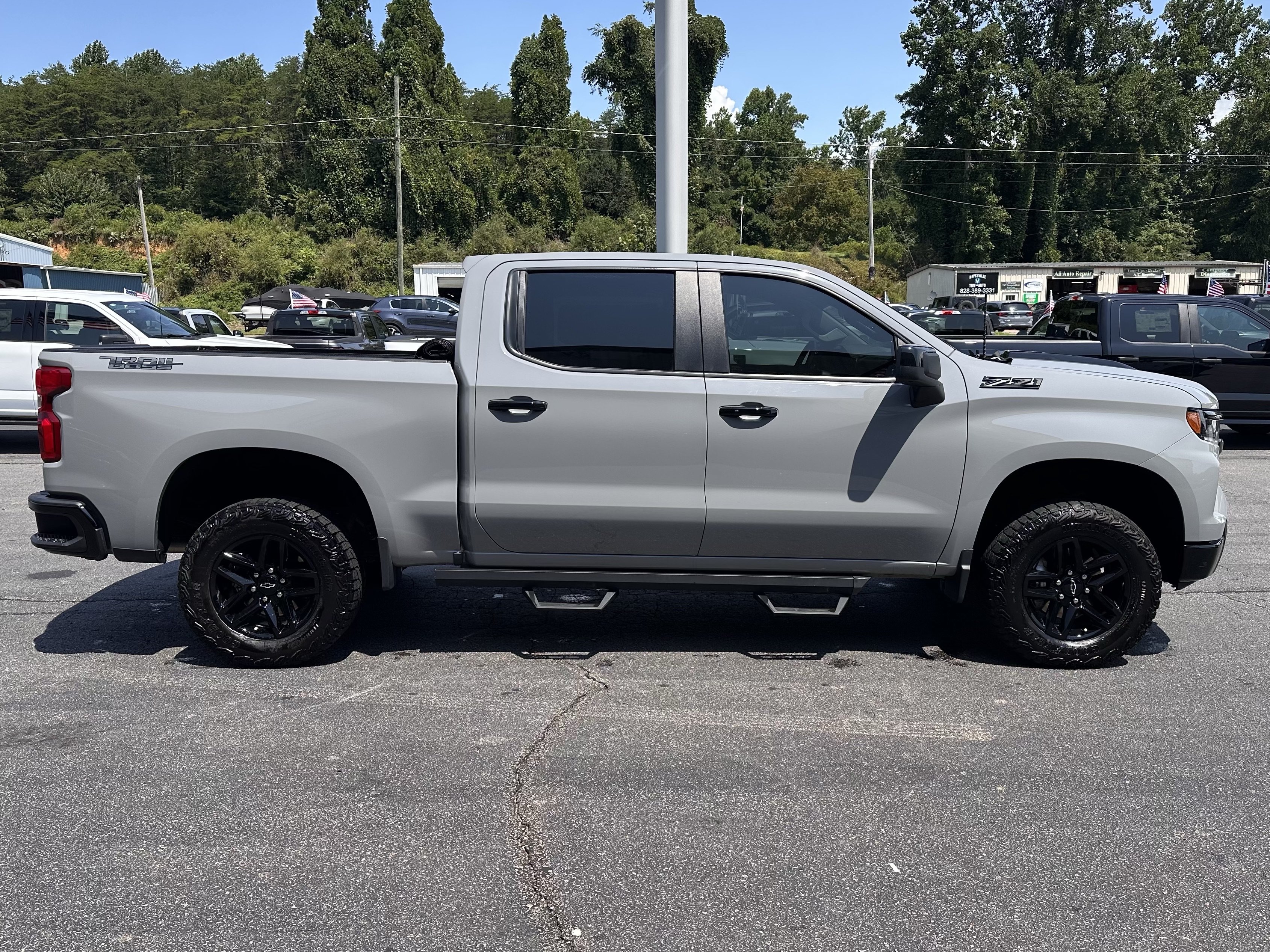 Used 2024 Chevrolet Silverado 1500 LT Trail Boss w/ Convenience Package II AWD/4WD image 4