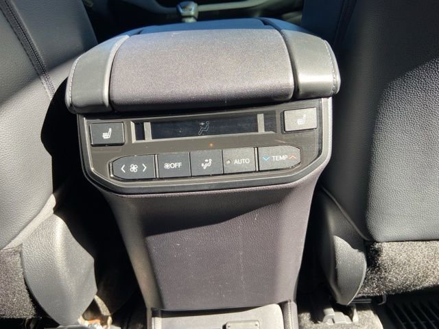 Used 2023 Toyota Highlander Platinum FWD image 17