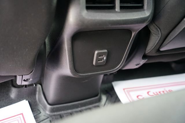 Used 2024 GMC Terrain SLE w/ Driver Convenience Package FWD image 9