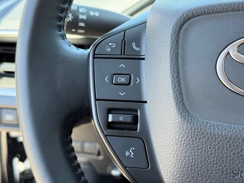 Used 2025 Toyota Prius LE FWD image 14