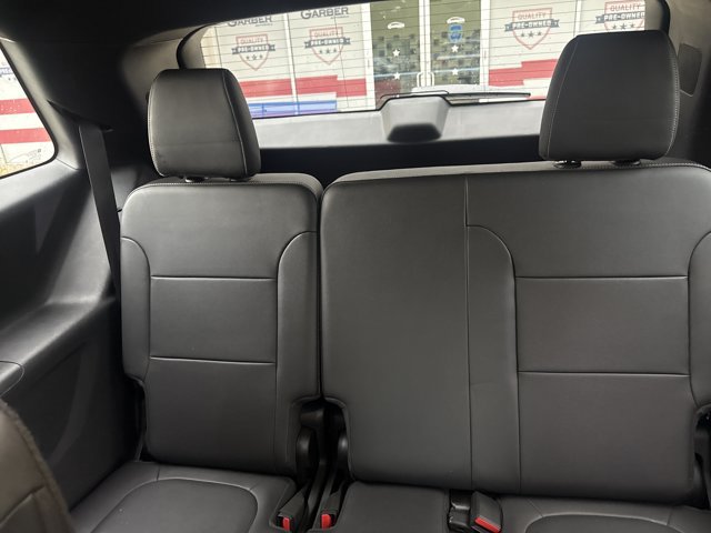 Used 2022 Chevrolet Traverse LT FWD image 19