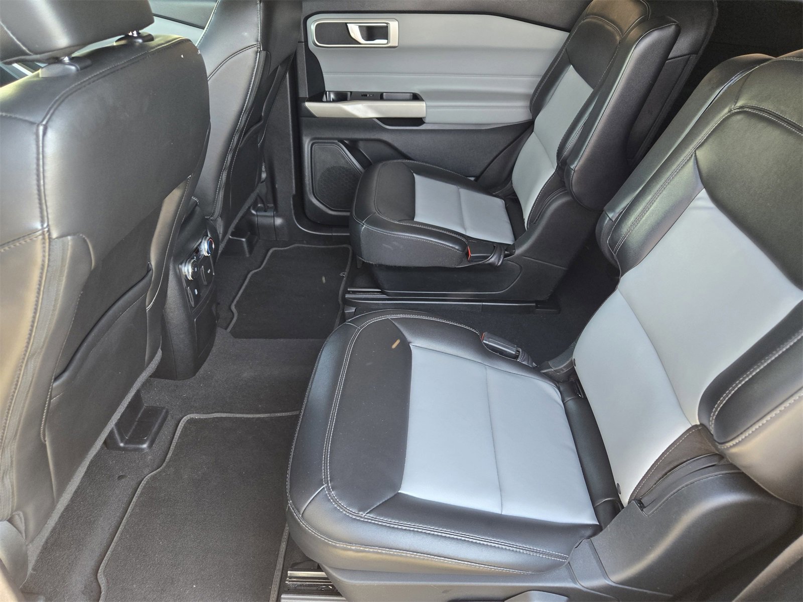 Certified 2022 Ford Explorer XLT w/ Equipment Group 202A image 29