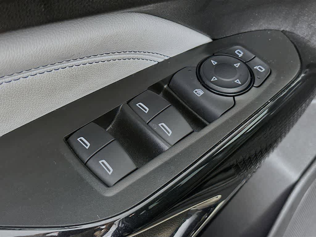 Used 2025 Chevrolet Trax LT w/ LT Convenience Package FWD image 27