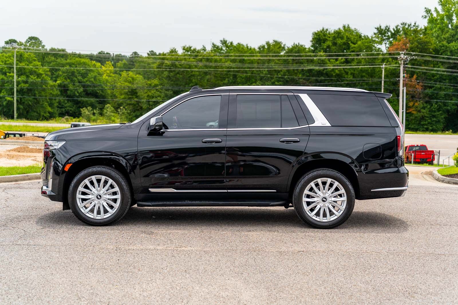 Used 2024 Cadillac Escalade Luxury w/ LPO, Floor Liner Package AWD/4WD image 4