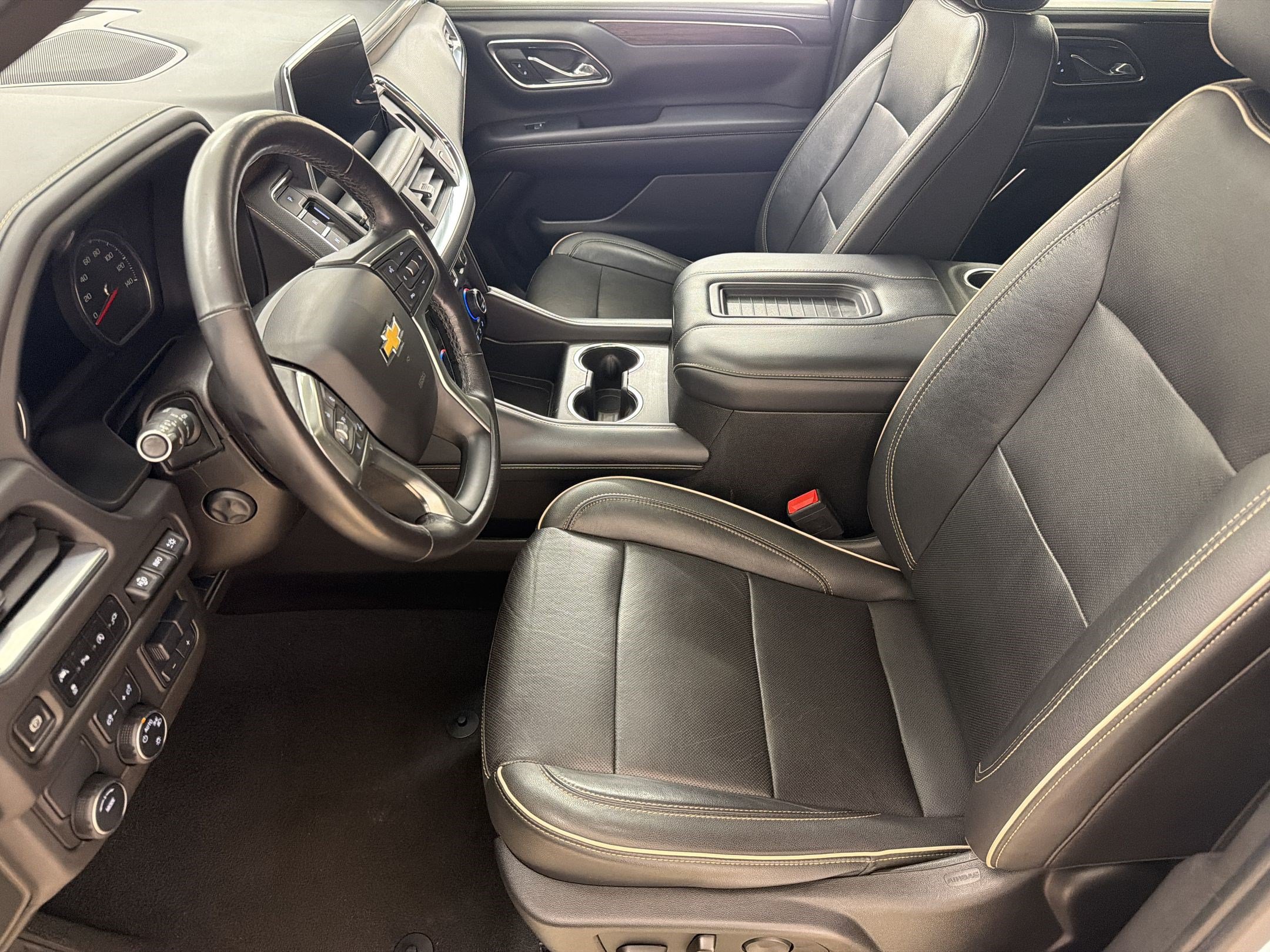 Used 2021 Chevrolet Suburban Premier w/ Premium Package RWD image 5