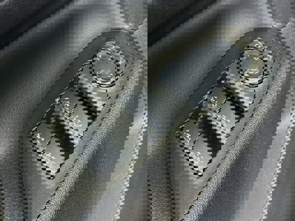 Used 2023 Chevrolet Equinox LT image 29