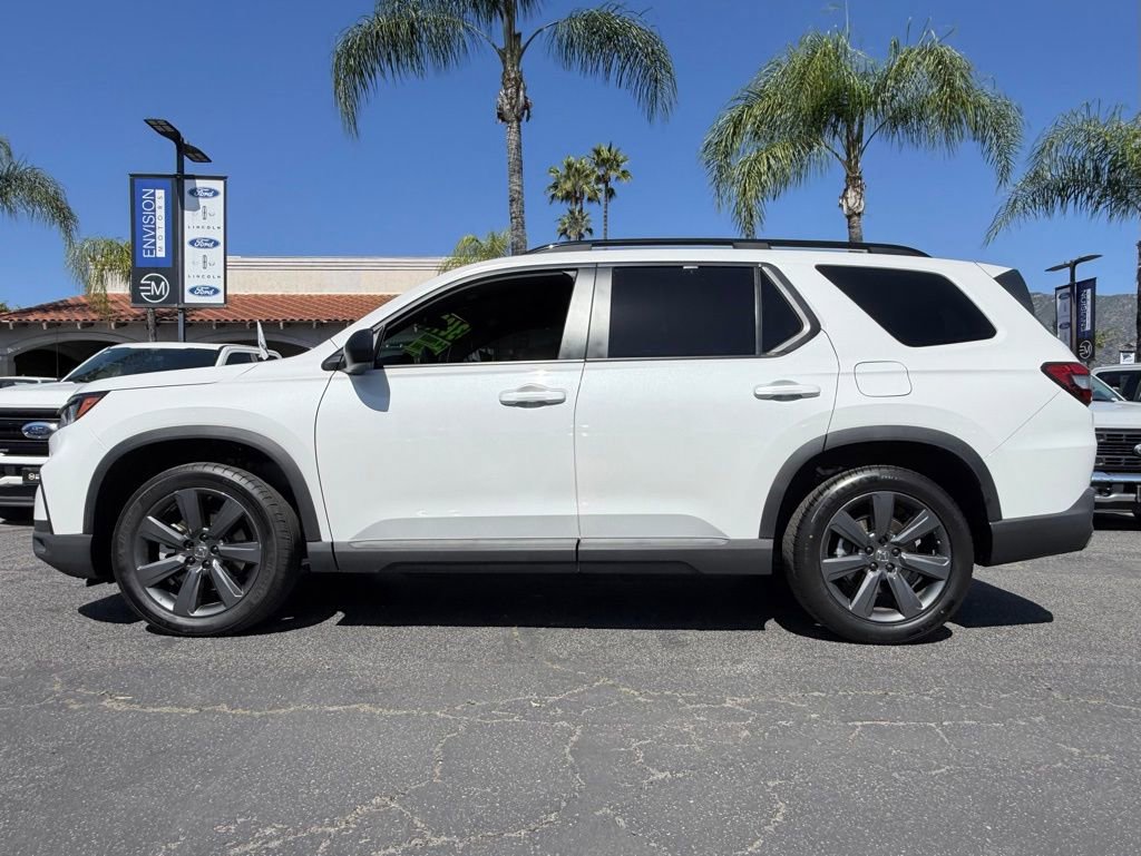 Used 2025 Honda Pilot Sport image 6