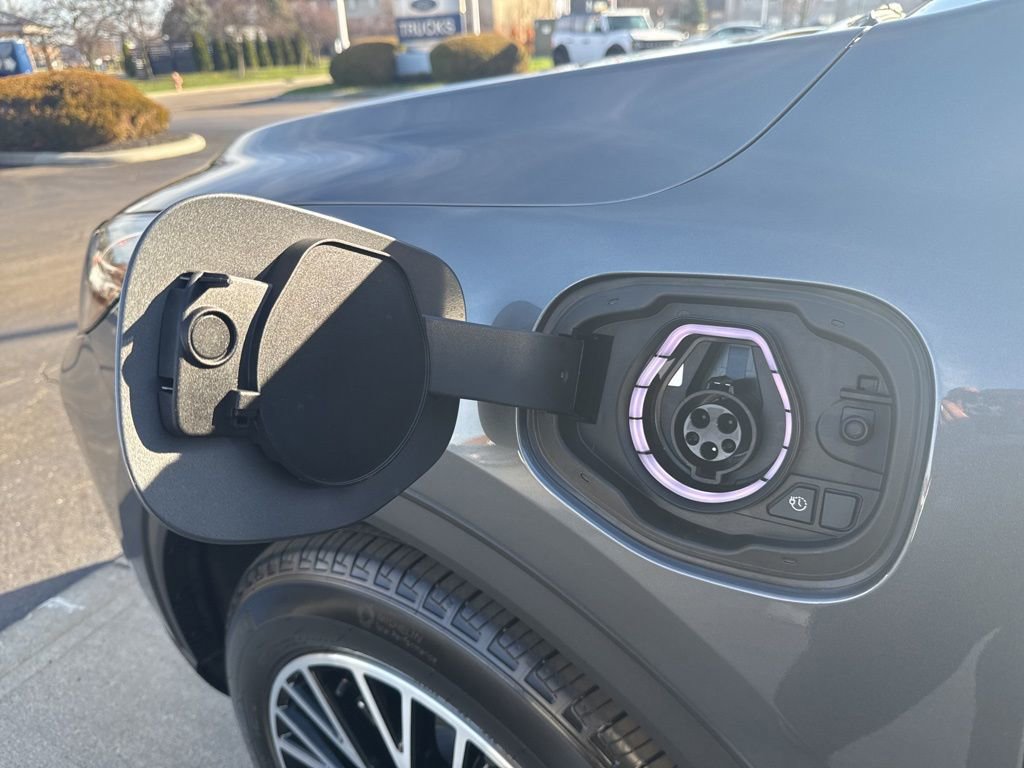 Certified 2025 Ford Escape SE image 18