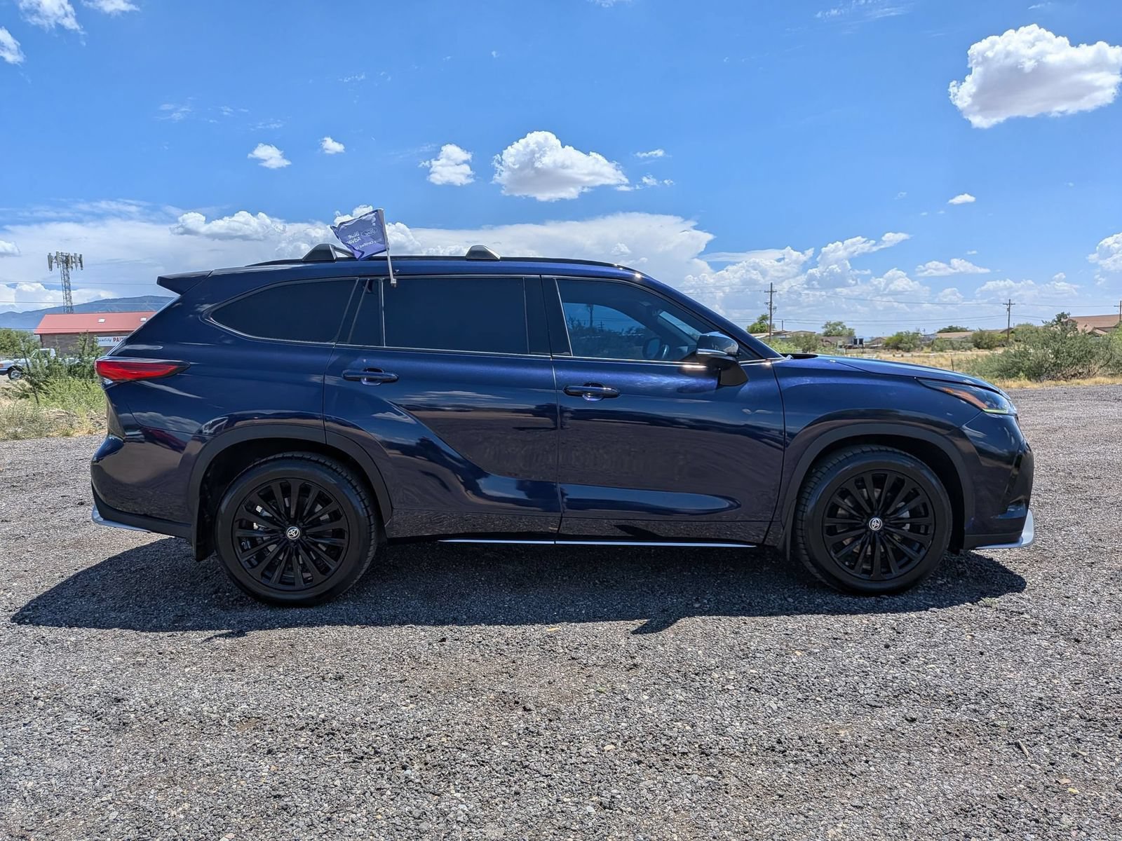 Used 2023 Toyota Highlander XSE FWD image 4