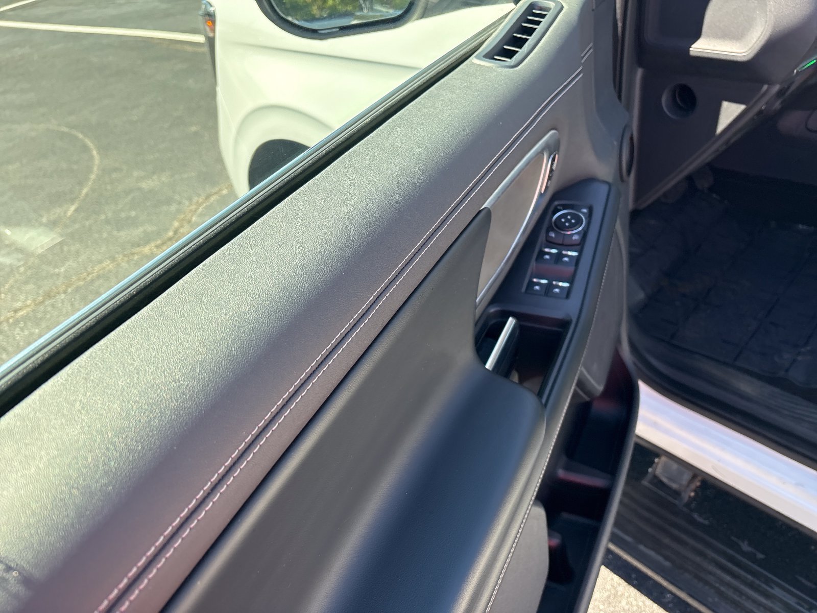 Certified 2025 Ford Expedition Max Platinum AWD/4WD image 12