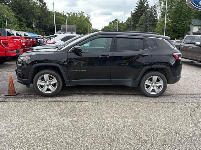 Used 2022 Jeep Compass Latitude w/ Convenience Group AWD/4WD image 2