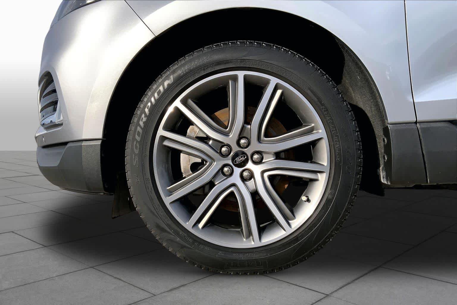 Certified 2023 Ford Edge Titanium AWD/4WD image 11