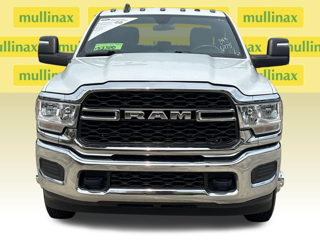 Used 2024 RAM 3500 Tradesman w/ Chrome Appearance Group AWD/4WD image 14