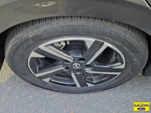 Used 2025 Nissan Sentra SV w/ All-Weather Package FWD image 5