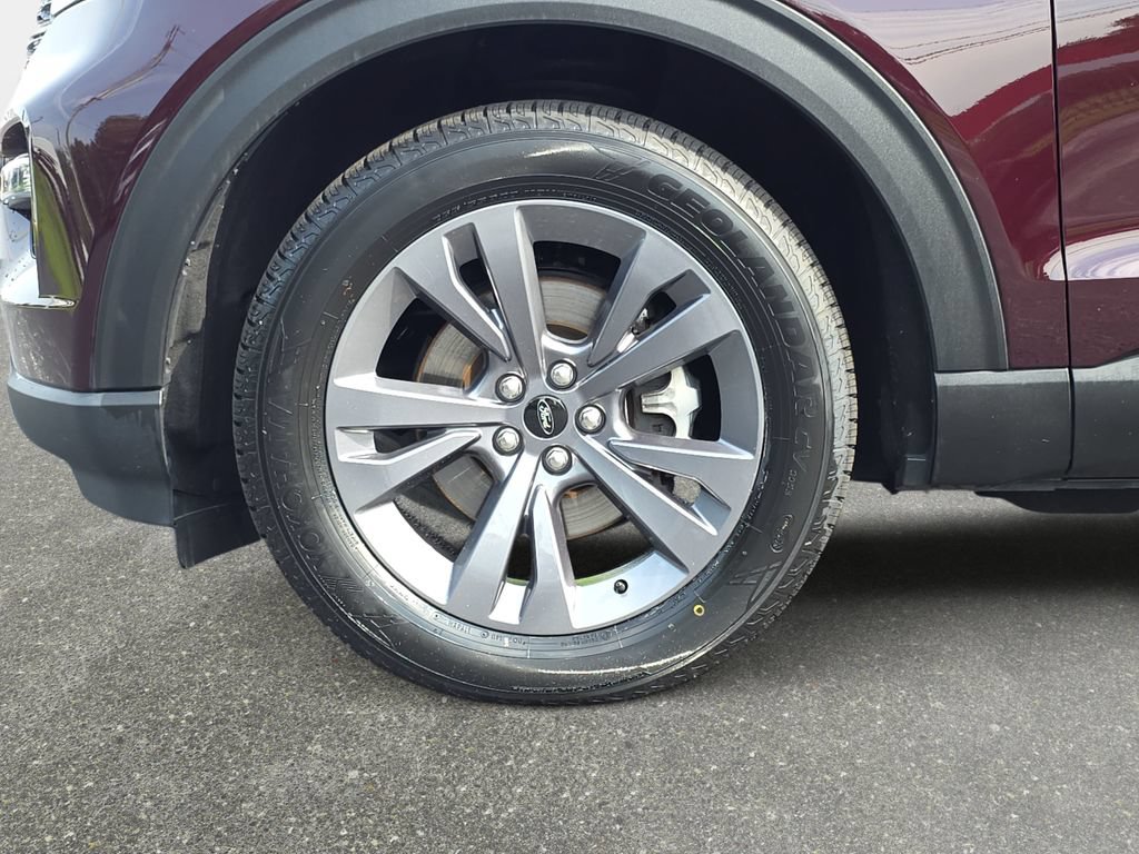 Certified 2023 Ford Explorer XLT w/ Equipment Group 202A AWD/4WD image 29
