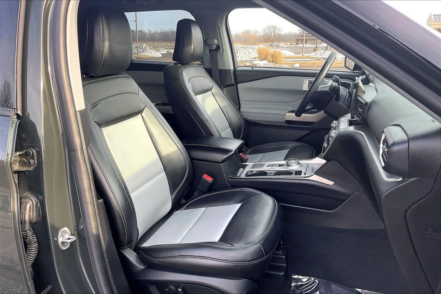 Certified 2022 Ford Explorer XLT w/ Equipment Group 202A image 8