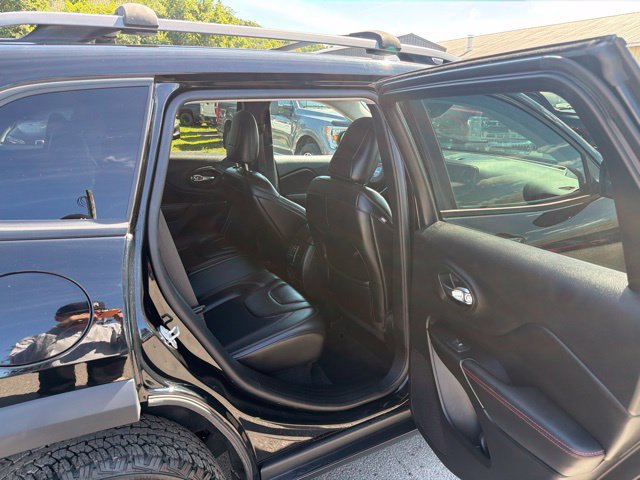 Used 2019 Jeep Cherokee Trailhawk w/ Cold Weather Group AWD/4WD image 40