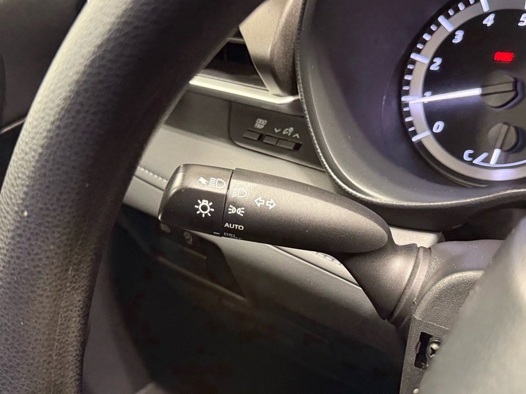 Used 2023 Toyota Highlander L image 21