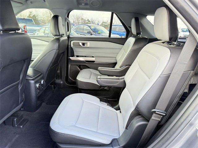 Certified 2021 Ford Explorer XLT w/ Equipment Group 202A image 9