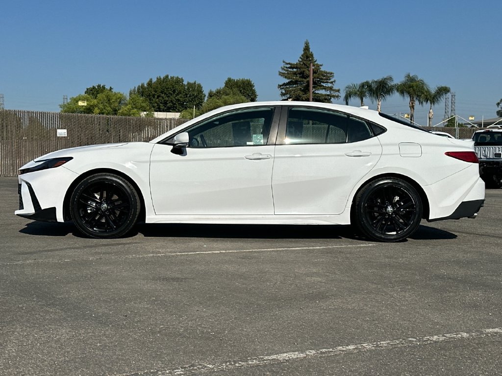 Used 2025 Toyota Camry SE FWD image 6