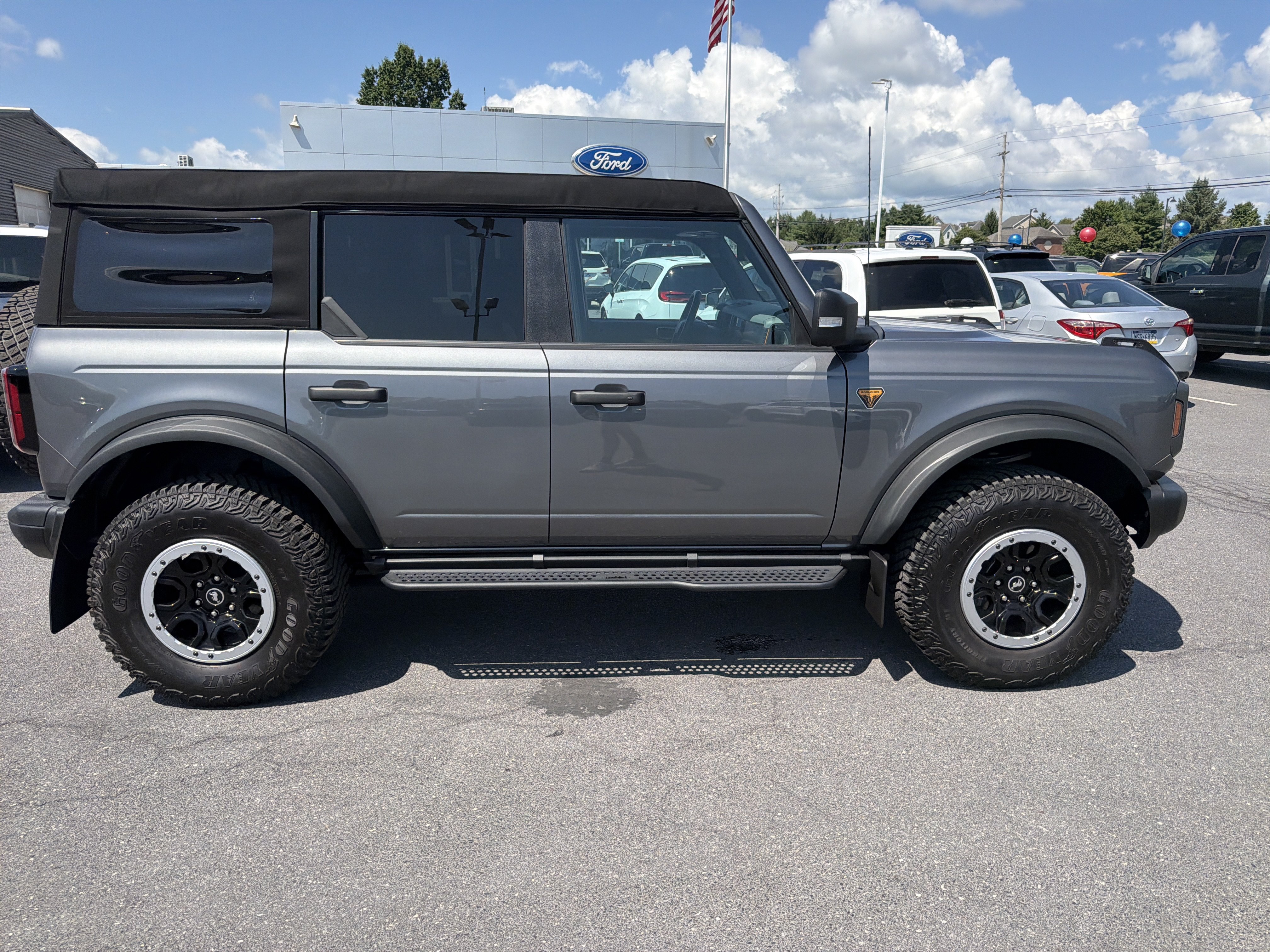 Certified 2023 Ford Bronco Badlands AWD/4WD image 2