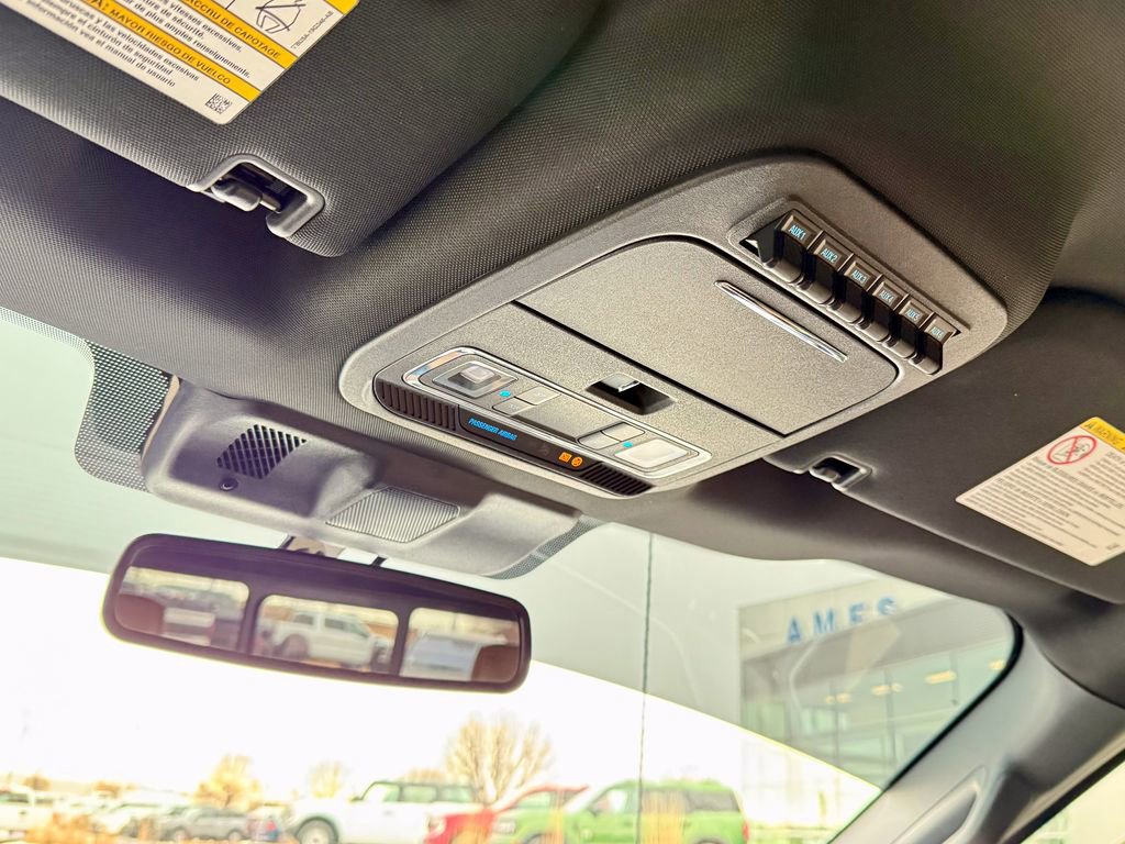 Certified 2025 Ford F350 Lariat image 30