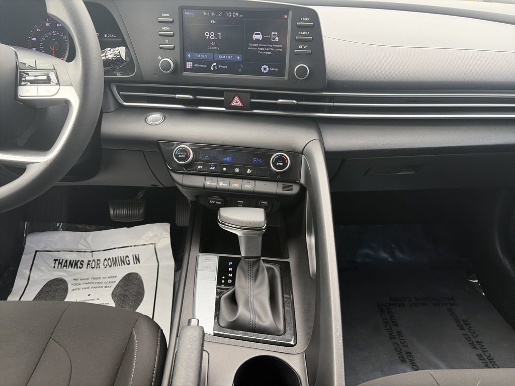 Used 2023 Hyundai Elantra SEL FWD image 16