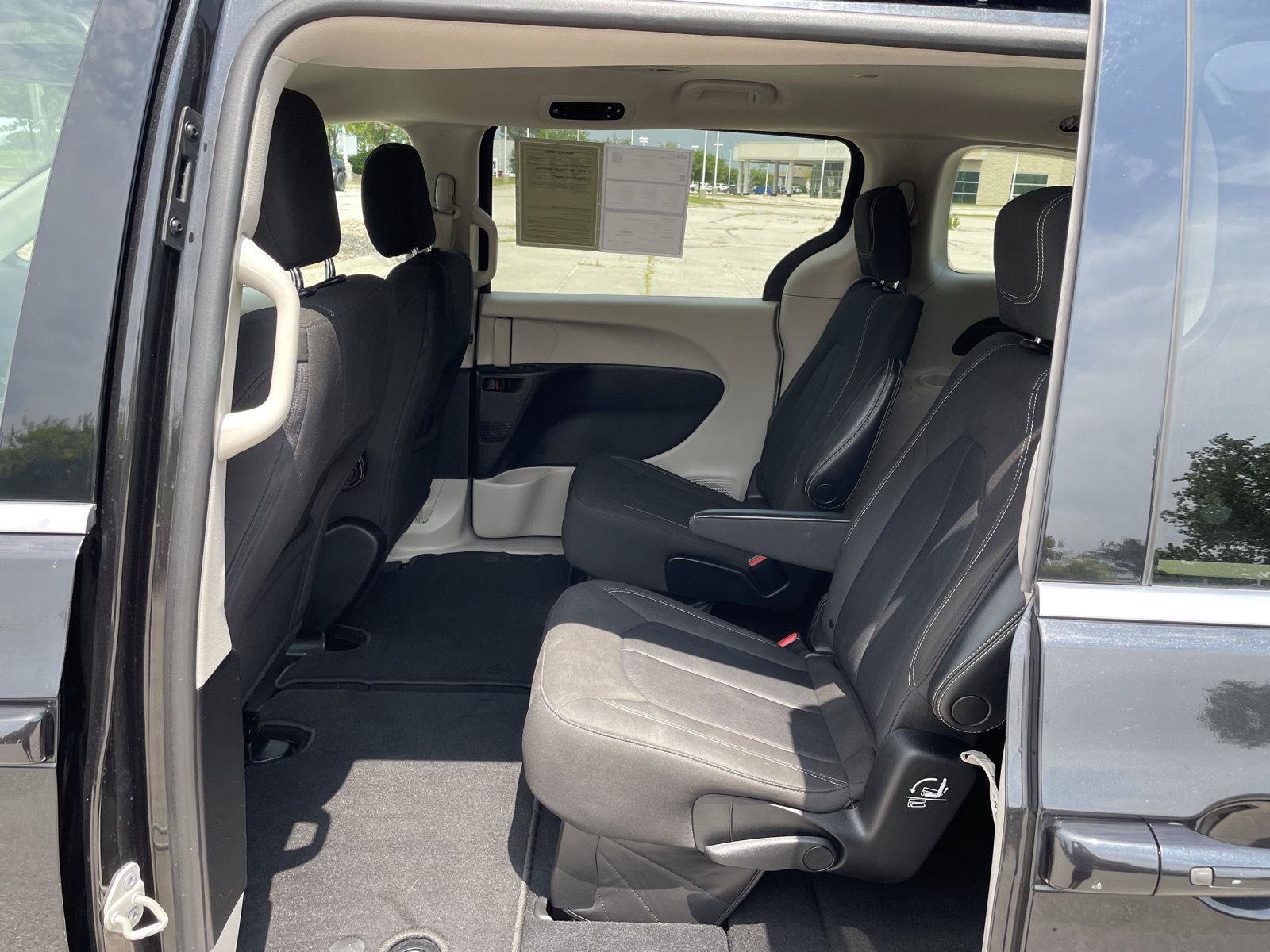 Used 2022 Chrysler Voyager LX FWD image 20