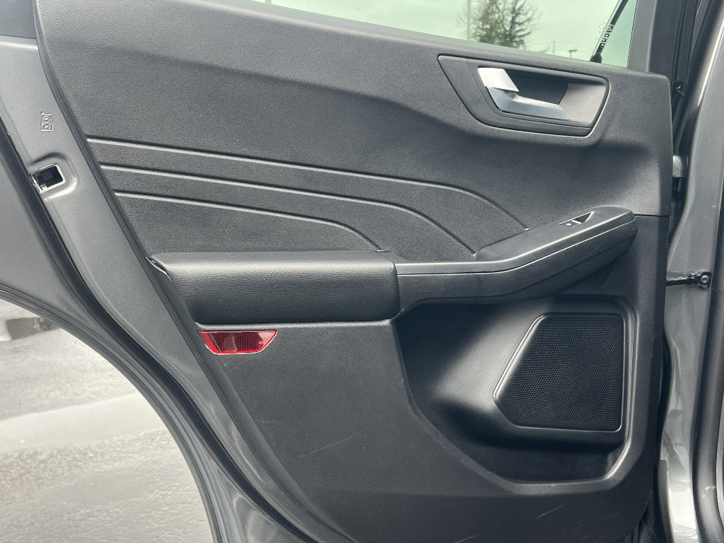 Certified 2025 Ford Escape Platinum image 31