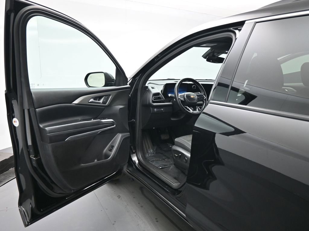 Used 2024 Chevrolet Traverse LT image 36