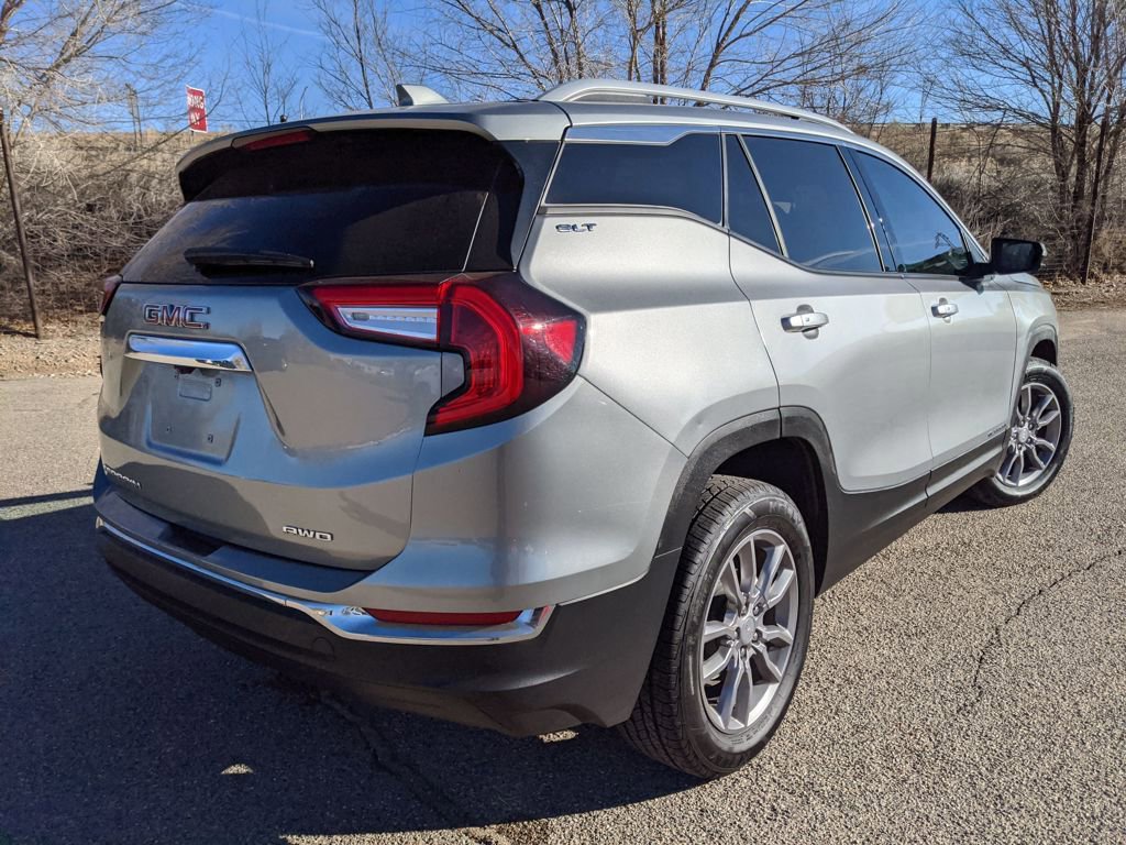 Used 2024 GMC Terrain SLT image 4