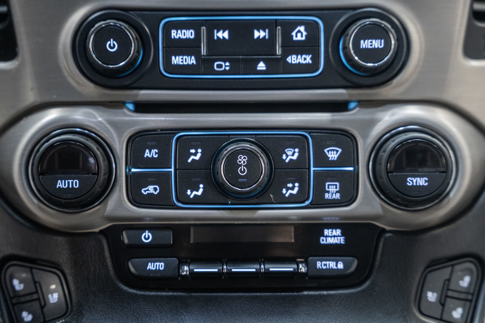 Used 2018 GMC Yukon Denali image 27