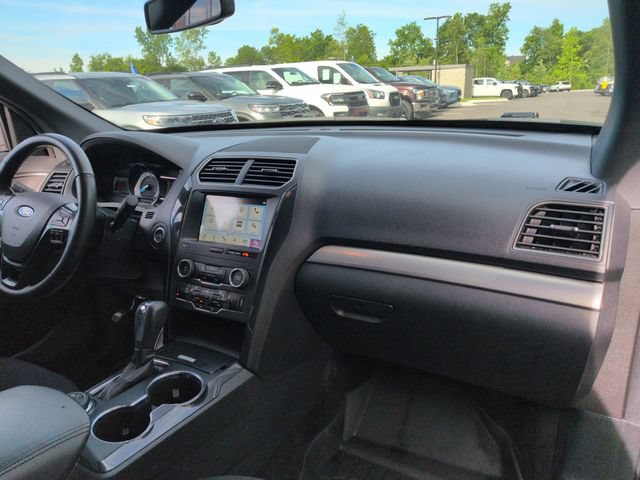 Certified 2019 Ford Explorer XLT w/ Equipment Group 201A AWD/4WD image 15