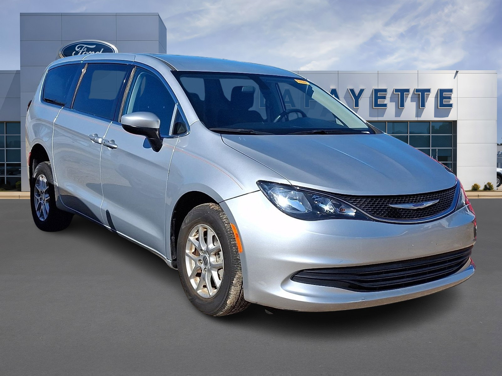 Used 2022 Chrysler Voyager LX