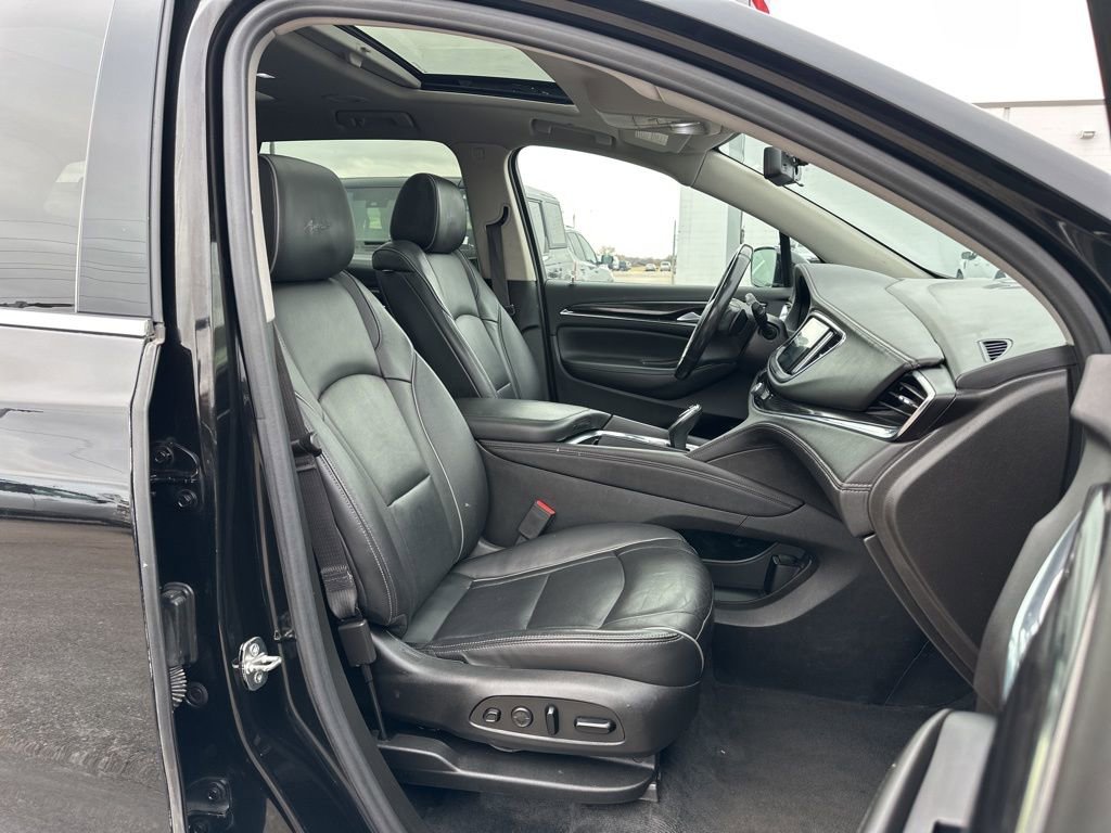 Used 2021 Buick Enclave Avenir w/ Avenir Technology Package image 32