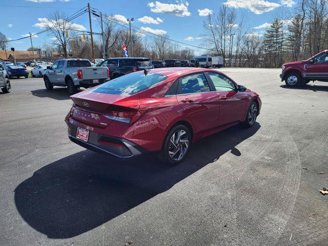 Used 2025 Hyundai Elantra Limited FWD image 5