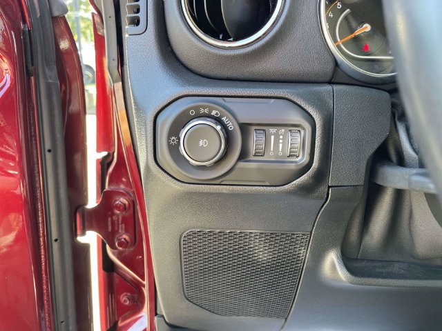 Used 2021 Jeep Wrangler Unlimited Sahara AWD/4WD image 22