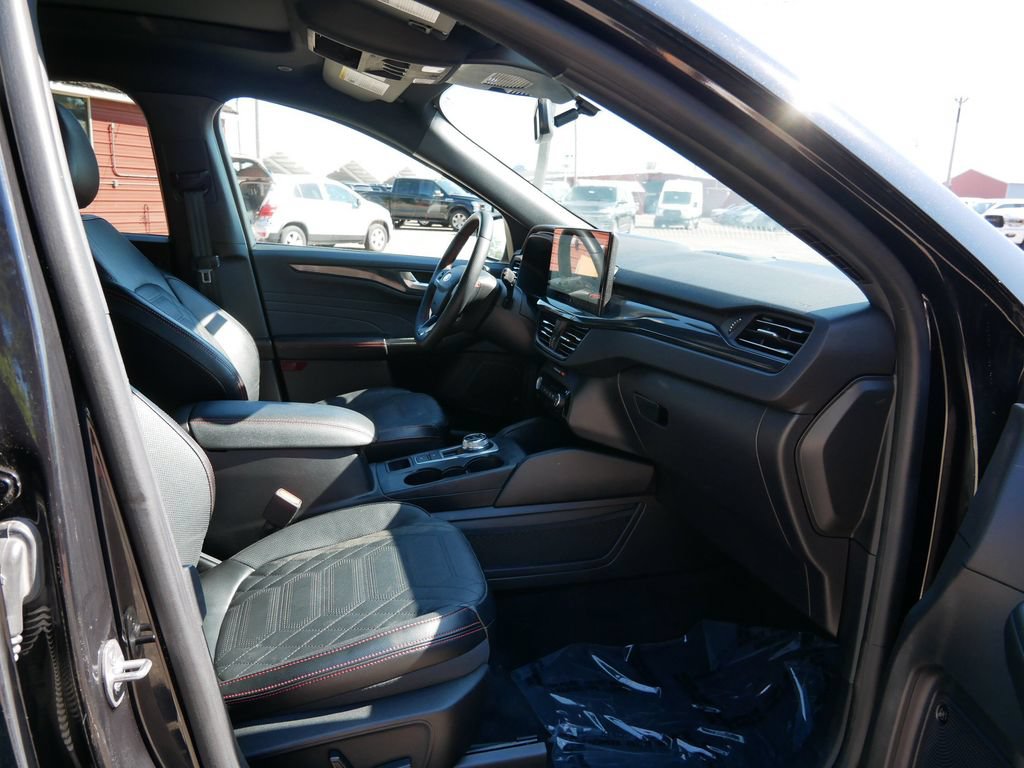 Certified 2023 Ford Escape ST-Line Elite w/ Premium Technology Package AWD/4WD image 8
