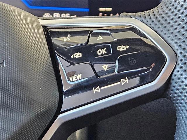 Used 2022 Volkswagen Tiguan SE R-Line image 12