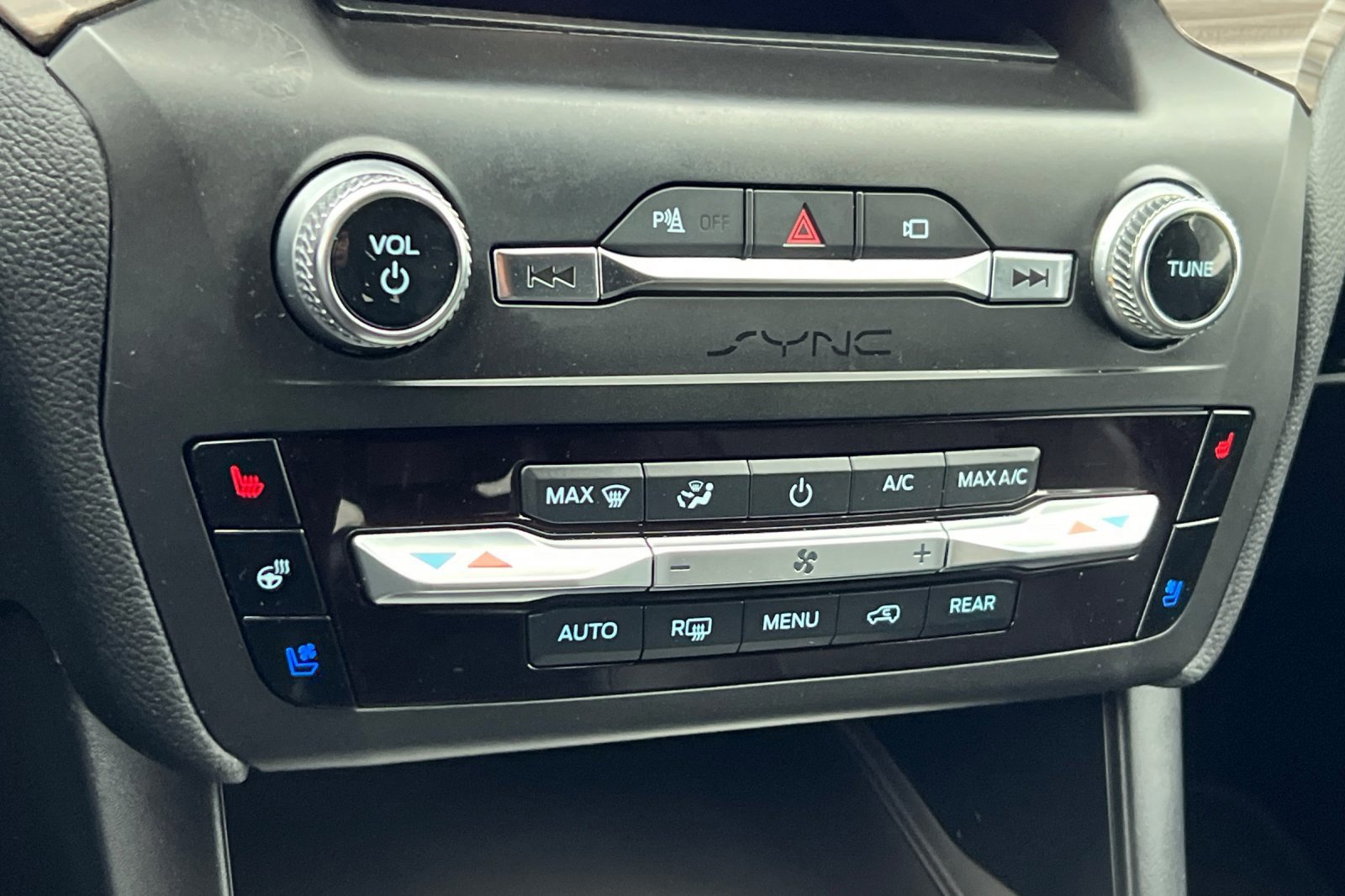 Certified 2020 Ford Explorer Limited w/ Class III Trailer Tow Package image 23