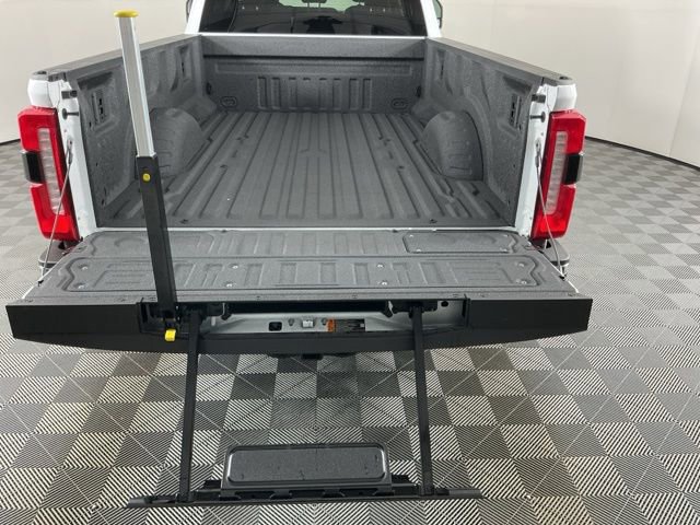 Certified 2025 Ford F350 Lariat w/ FX4 Off-Road Package image 9