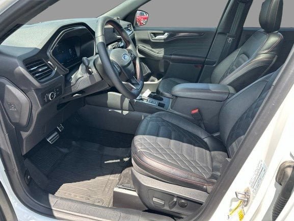 Certified 2024 Ford Escape ST-Line Elite w/ Premium Technology Package AWD/4WD image 3