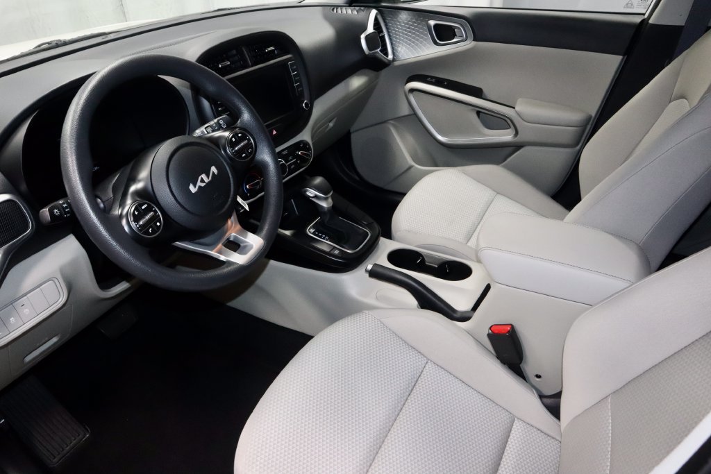 Used 2023 Kia Soul LX w/ LX Technology Package FWD image 22