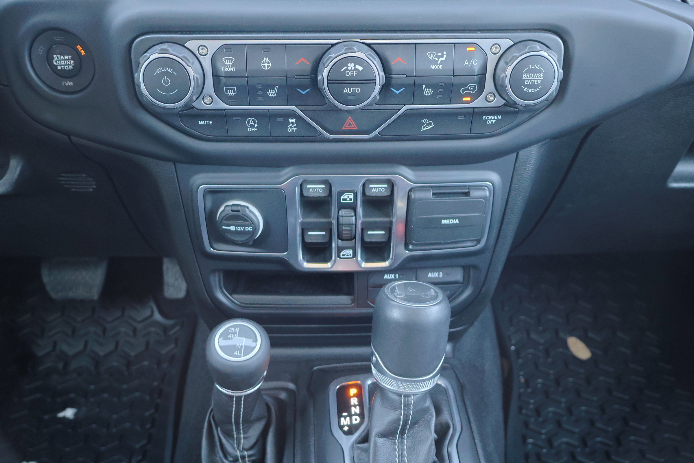 Used 2019 Jeep Wrangler Unlimited Sahara image 24