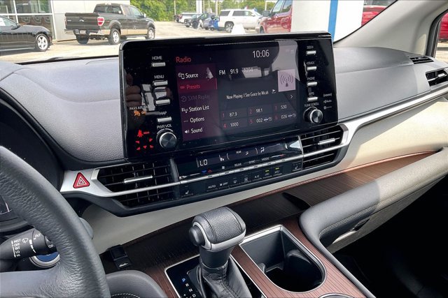 Used 2021 Toyota Sienna XLE FWD image 6