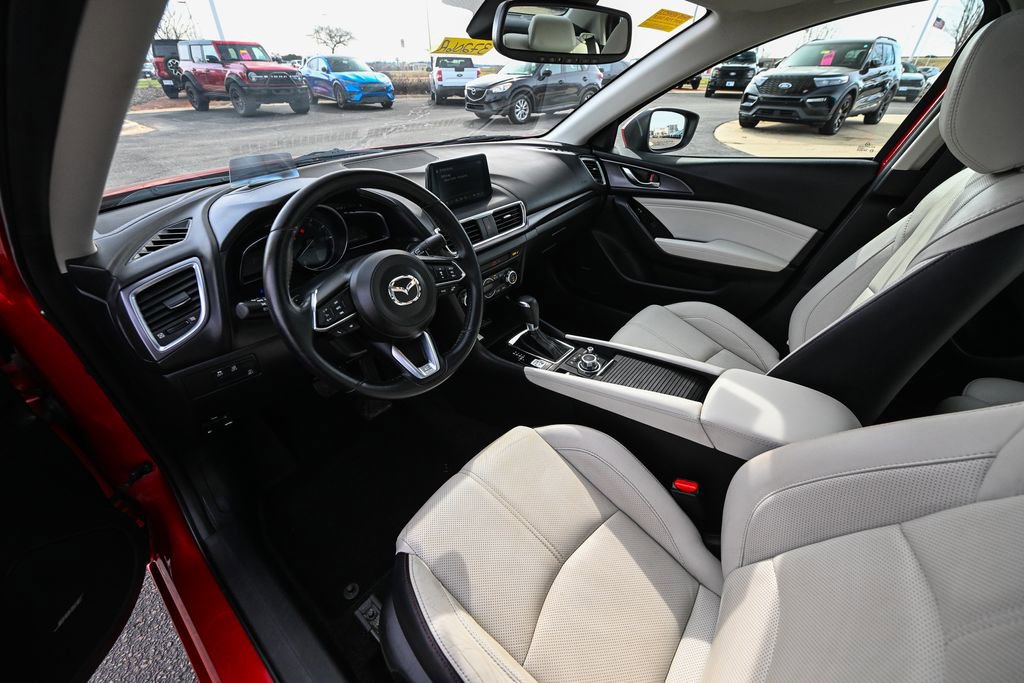 Used 2018 MAZDA MAZDA3 Grand Touring w/ Premium Equipment Package FWD image 16