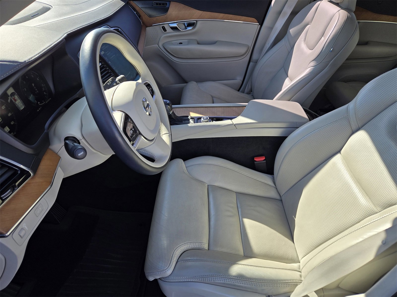 Used 2019 Volvo XC90 T6 Inscription w/ Protection Package Premier image 12